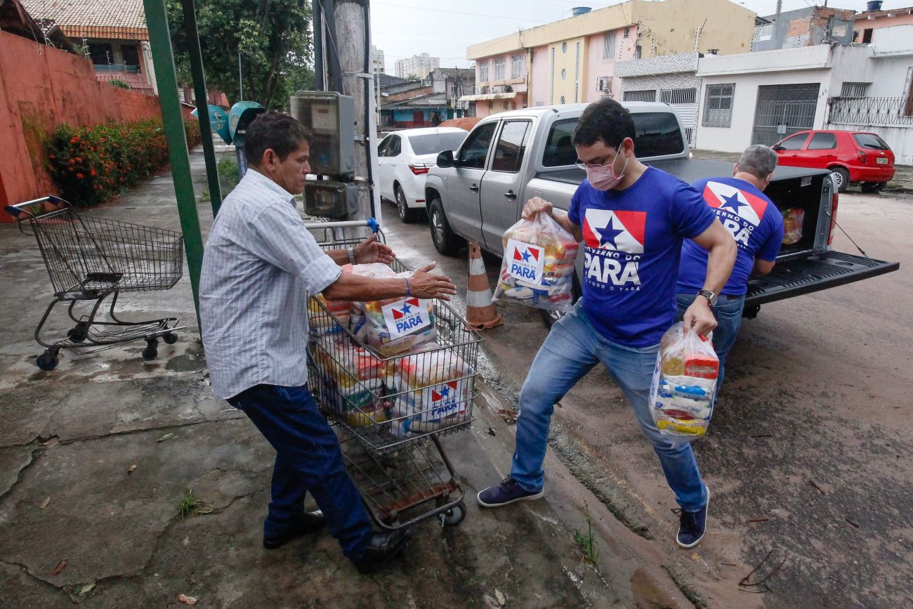 Trabalhadores informais e instituições recebem mais de 2 mil cestas de alimentos