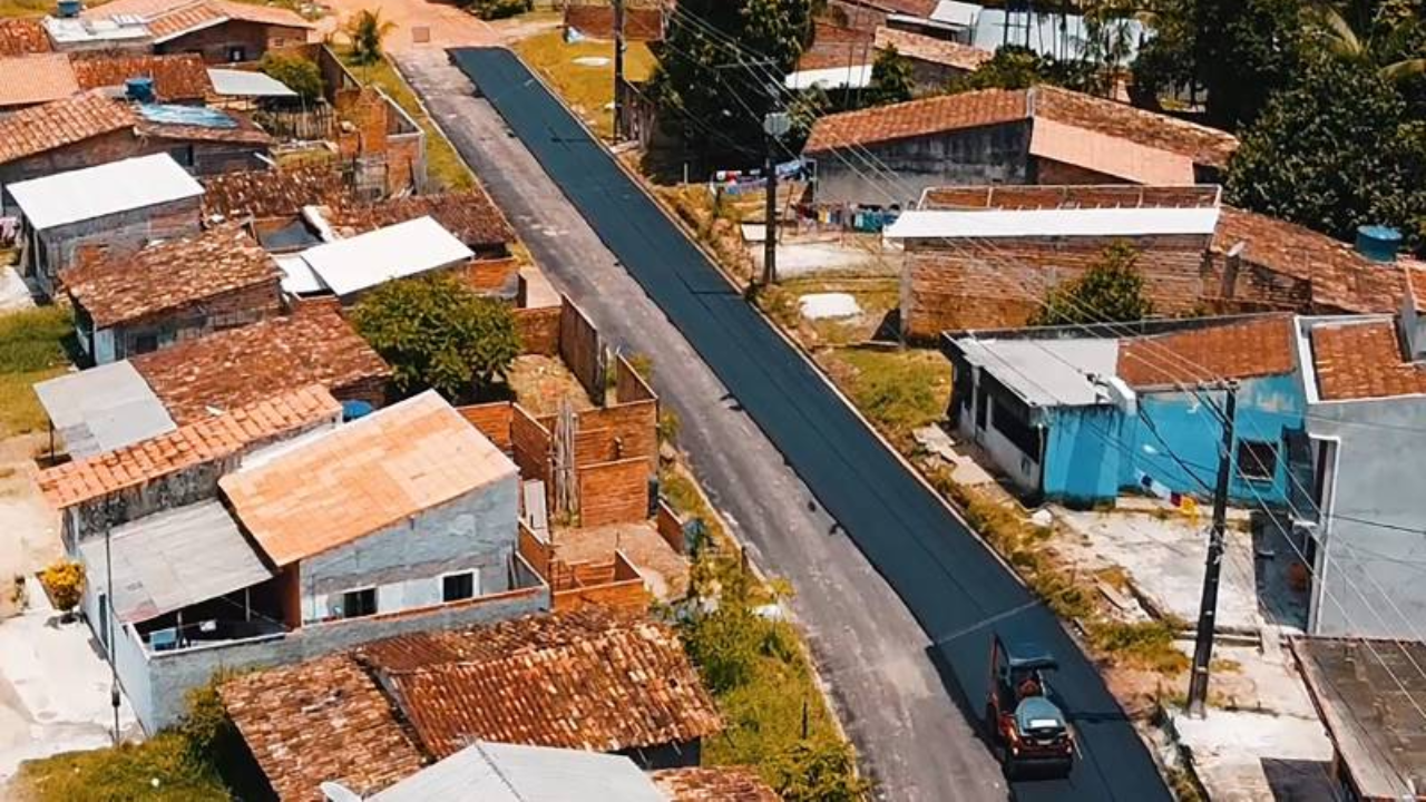 Rua pavimentada em Marituba, um dos Territórios pela Paz implantados pelo governo do Estado