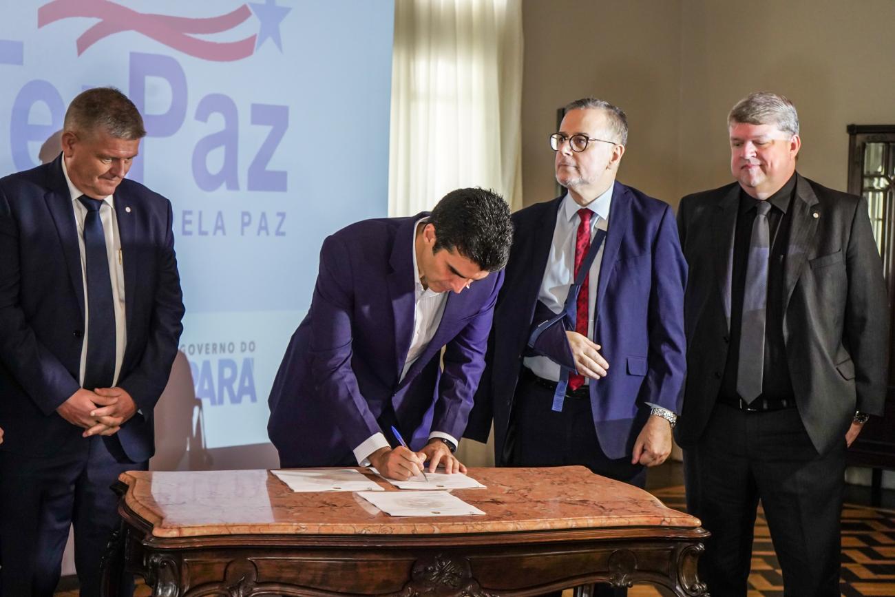 Governo e Hydro assinam termo de cooperação para o projeto Usinas da Paz