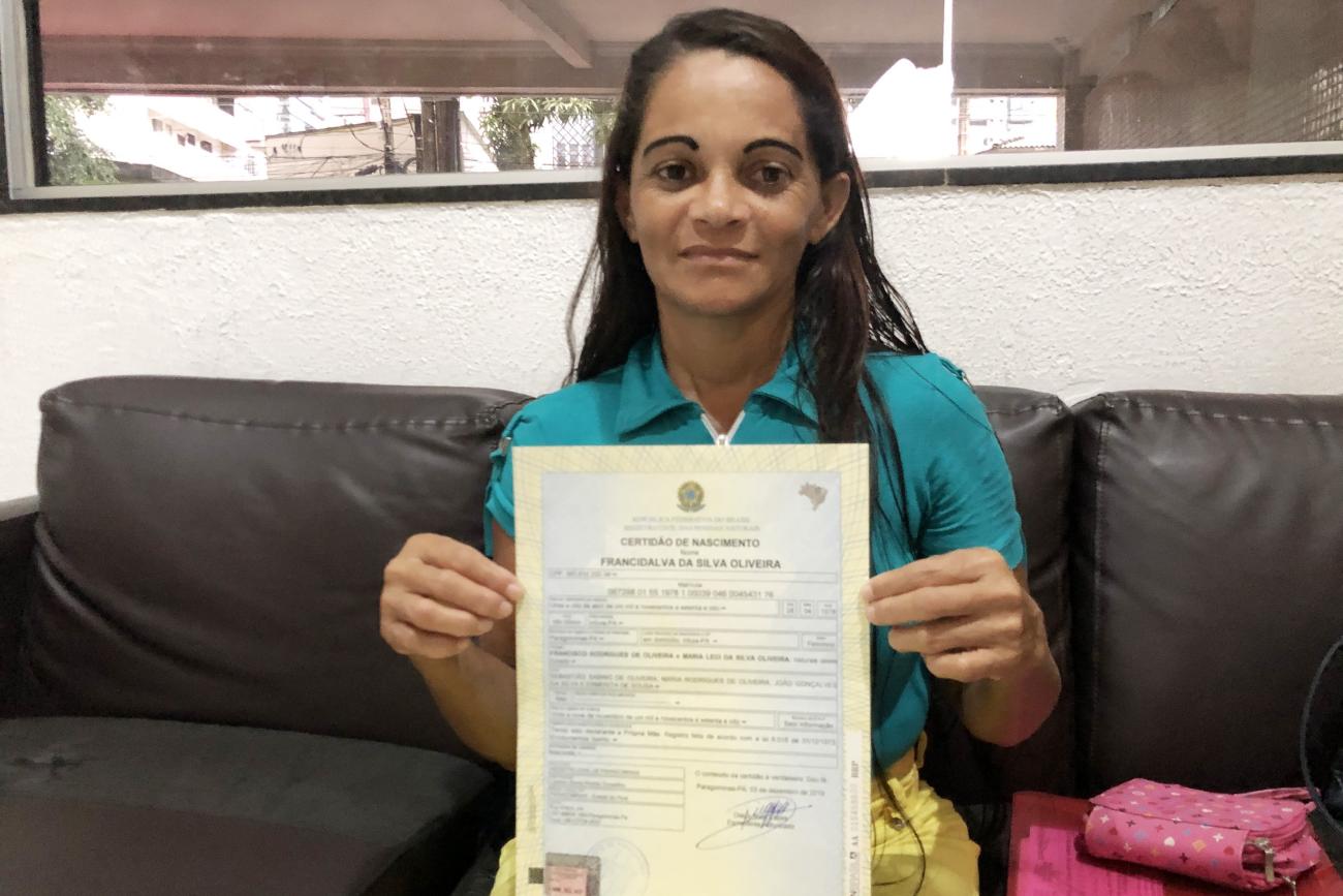 “Com a minha certidão, vou voltar a estudar”, revela catadora que emitiu documento pelo TerPaz